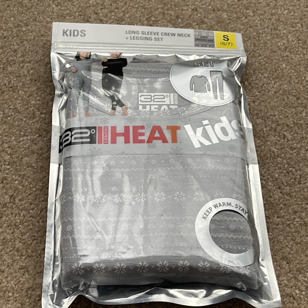 32 Degrees Kids long sleeve crew neck +legging set. Size S(6-7).
